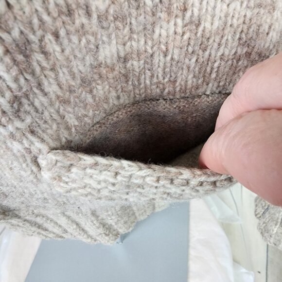 Aritzia TNA Sea to Sky Lambswool Zip Front Cardigan Logo Brown Cream Size Medium - Picture 8 of 16